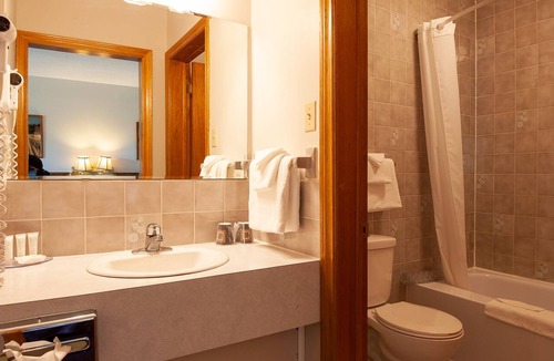 North River Hotel | The Dutch Inn