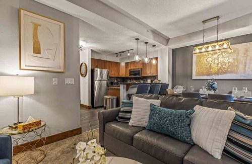 Canmore Ski Chalet | ⭐The Elliot by Samsara |2BR&2.5BATHROOM (BL# RES-10564)