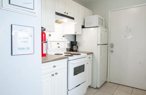 Harrison Hot Springs Apartment | The Flats at Cedar Springs with Full Kitchen and Steps to Lake