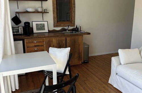 Quesnel Cottage | The Garden Suite