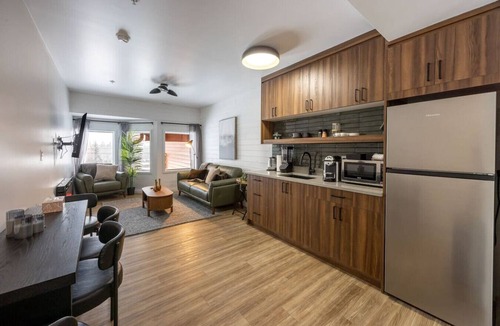 Harvie Heights Apartment | The Gem Stays | Private 10-Suite Retreat Sleeps 56