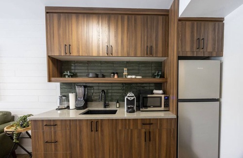 Harvie Heights Apartment | The Gem Stays | Private 10-Suite Retreat Sleeps 56