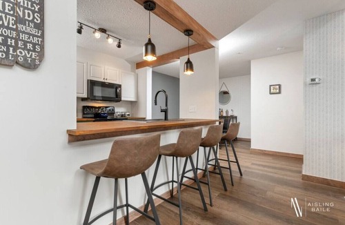 Radium Hot Springs Apartment | The Grand Peak | Pool | Hot Tub | Fireplace | Gym