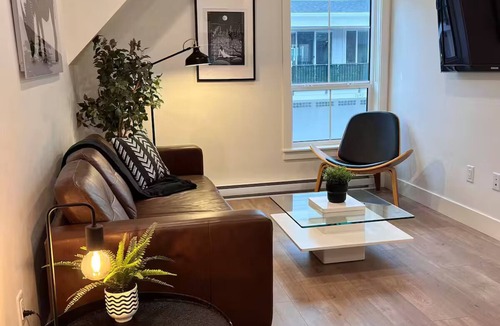 Chilliwack Cabin | The Guesthouse - Private Furnished Guest Suite