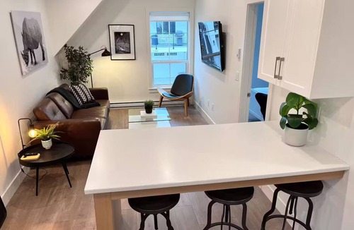 Chilliwack Cabin | The Guesthouse - Private Furnished Guest Suite
