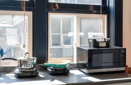 Downtown Vancouver Hotel | The Guesthouse Vancouver Downtown