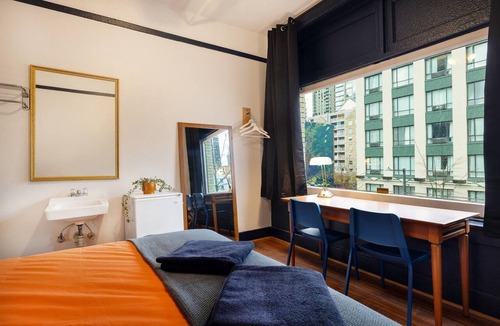Downtown Vancouver Hotel | The Guesthouse Vancouver Downtown