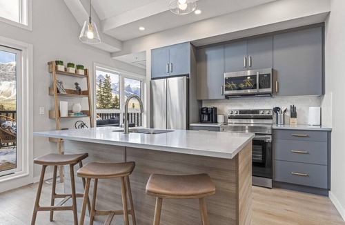 Canmore Villa | The Haven - 3 Bed Townhouse - Garage Parking