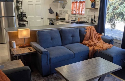Hinton House | The Hidden Gem - Large Patio, Fire Pit & Outdoor Seating + King & Queen Beds
