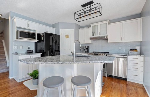 Citadel Apartment | The Highland | Fenced Yard | Gym | Office | Pets