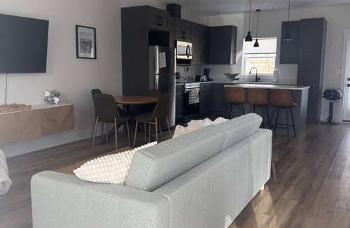 East Hants House | The Hub in Lantz Modern 2Brdm w/working space and BBQ