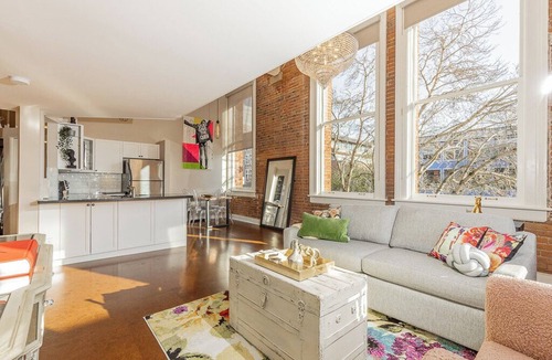 Inner Harbour Apartment | The Ivy - Beautiful suite in the Heart of Downtown * Walk Score 98/100!