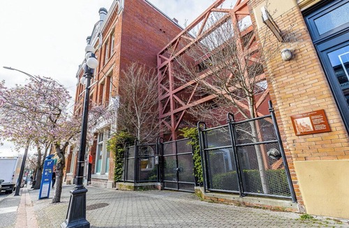 Inner Harbour Apartment | The Ivy - Beautiful suite in the Heart of Downtown * Walk Score 98/100!
