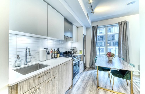 Garden District Condo | The Jarvis Suite
