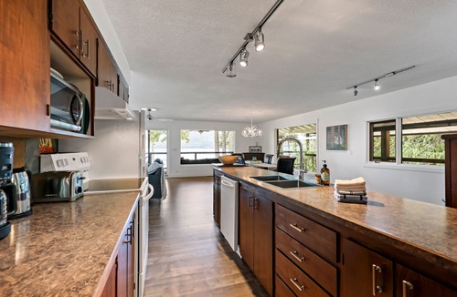 Celista House | The Lake House on Shuswap Lake!