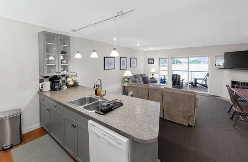 Tofino Villa | The Landing- Your Downtown Waterfront Oasis