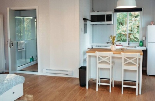 Sliammon Cottage | The Little Beach Side CottageA24