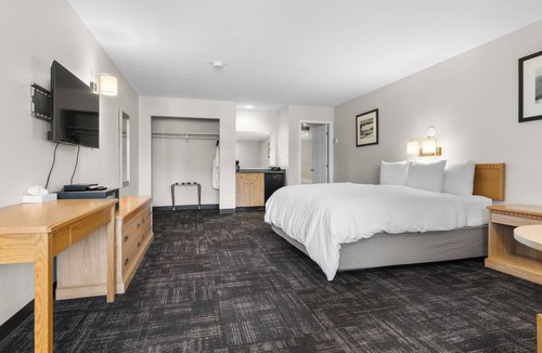 Nakusp Hotel | The Lodge at Arrow Lakes