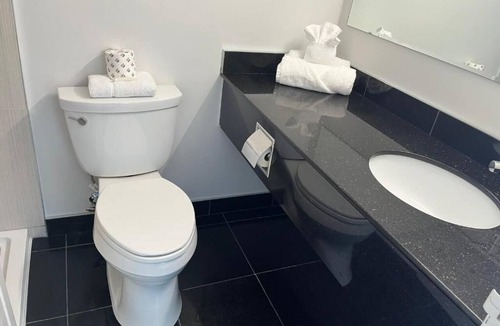 Jasper Place Hotel | THE LODGE INN