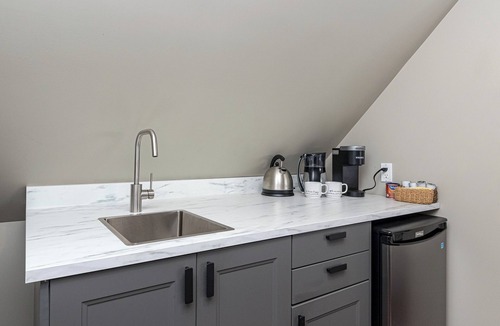 Shawnigan Lake Bed & Breakfast | "The Loft Suite".