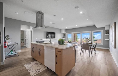 Southwest Calgary House | The Luxe Suite- Bright Guestsuite with city views
