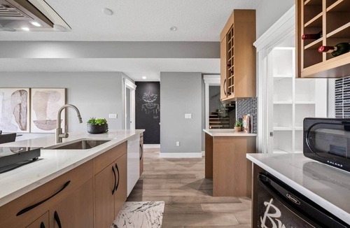 Southwest Calgary House | The Luxe Suite- Bright Guestsuite with city views