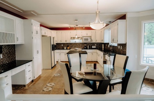 Northeast Edmonton House | The Luxury House.(Jacuzzi included)