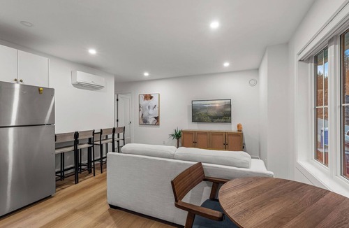 Langford House | The Madrona Guest Suite - Modern West Coast Comfort