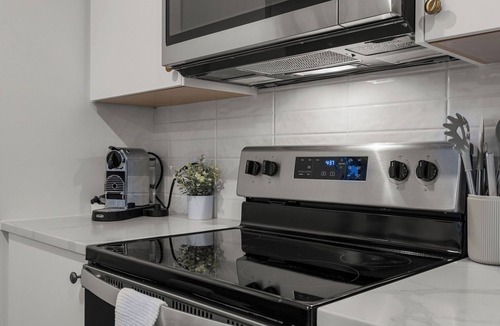 Langford House | The Madrona Guest Suite - Modern West Coast Comfort