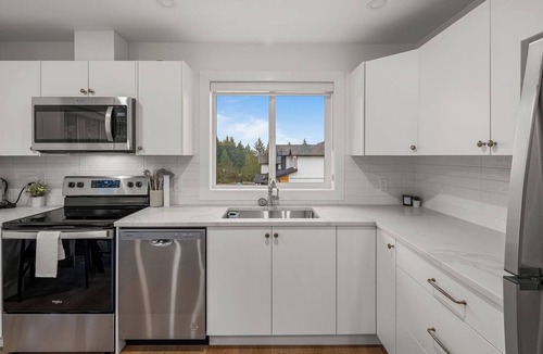 Langford House | The Madrona Guest Suite - Modern West Coast Comfort