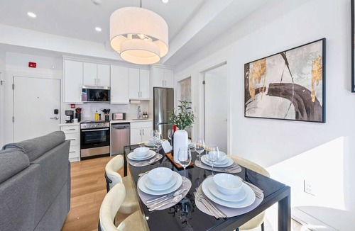 Grange Park Hotel | The McCaul | Spacious Suite Near Chinatown