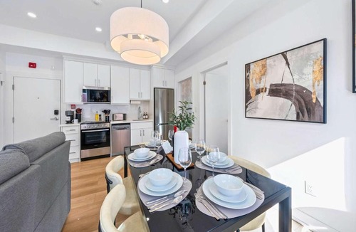 Grange Park Hotel | The McCaul Spacious Suite Near Chinatown