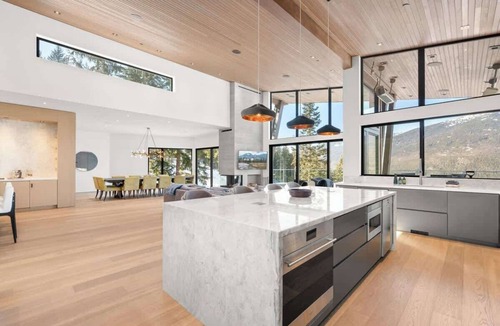 Whistler Creekside House | The Mountaintop at Kadenwood | Ski in Ski out