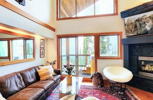 Snow Pine Estates Ski Chalet | The Nest | Big White - year round hot tub & view