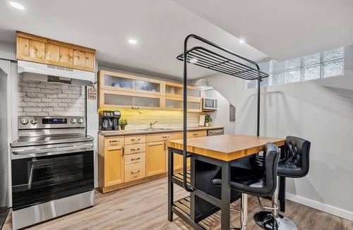 Northwest Calgary House | The Nest Private Suite w/ Workspace Near UCalgary & Hospitals