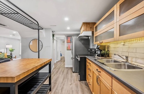 Northwest Calgary House | The Nest Private Suite w/ Workspace Near UCalgary & Hospitals