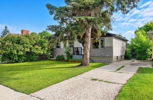 Northwest Calgary House | The Nest Private Suite w/ Workspace Near UCalgary & Hospitals