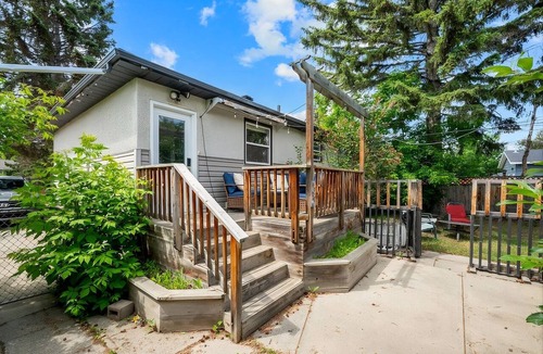 Northwest Calgary House | The Nest Private Suite w/ Workspace Near UCalgary & Hospitals