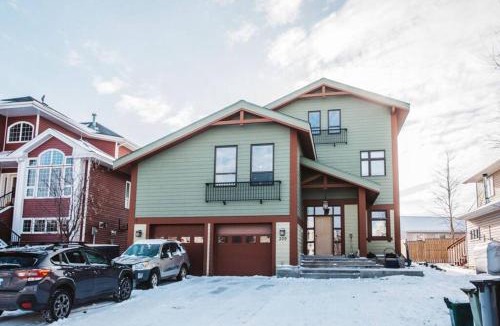 Yellowknife Apartment | The Niven Lake Retreat