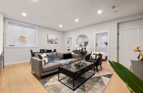 District of North Vancouver Apartment | The North Shore Luxe Suite
