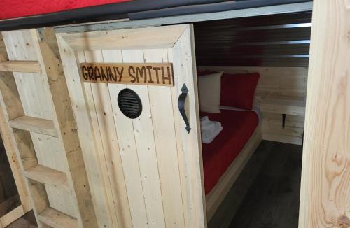 Radium Hot Springs Hostel | THE ORCHARD (HOSTEL WITH PRIVATE BUNKS)