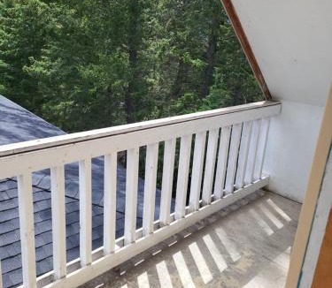 Radium Hot Springs Hostel | THE ORCHARD (HOSTEL WITH PRIVATE BUNKS)