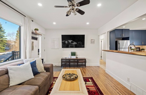 Northwest Calgary House | The Owl House 2 Suites Pet Friendly Fenced Yard Near UofC & Hospitals