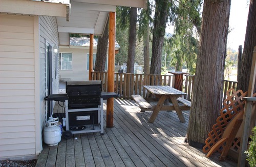 Blind Bay Cabin | The Perch is a cozy cabin at Blind Bay Hideaway on the beautiful sunny Shuswap