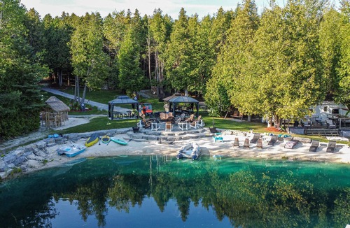Tyrone Cottage | The Perfect Getaway from The Everyday ! Fraser Beach Resort