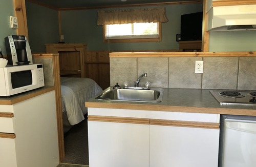 Radium Hot Springs Hotel | The Piccadilly Motel