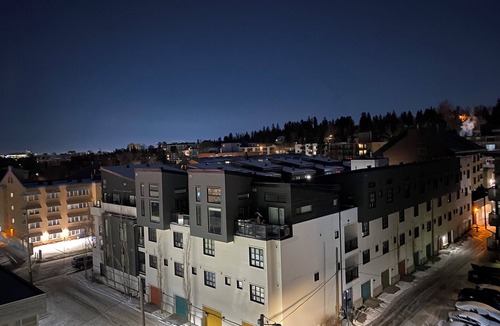 Mount Royal Apartment | The place is cozy on 17 ave sw Calgary Downtown