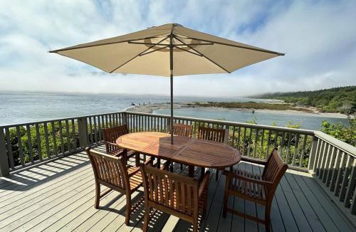 Port Renfrew House | The Point Partial - Hot tub - Sauna - view of San Juan Bay - Pet Friendly