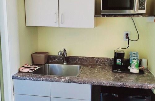 Regional District of Nanaimo Hotel | The Port-O-Call Inn & Suites