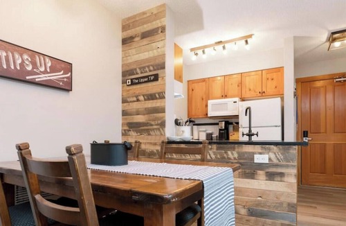 Panorama Condo | The Powder Nook | Hot Pools | Mile 1 Express Chair